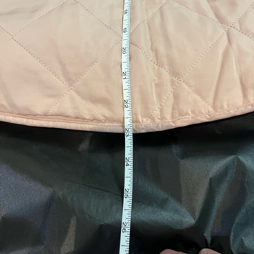 Love Tree Reversible Quilted Vest
Blush Pink/Sherpa/ Rose Gold zipper - Picture 7 of 12